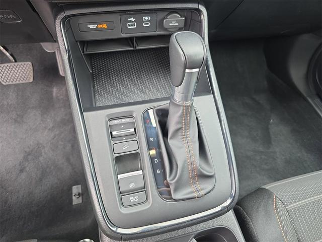 Photo of 2024 Lunar Silver Metallic Honda CR-V Hybrid