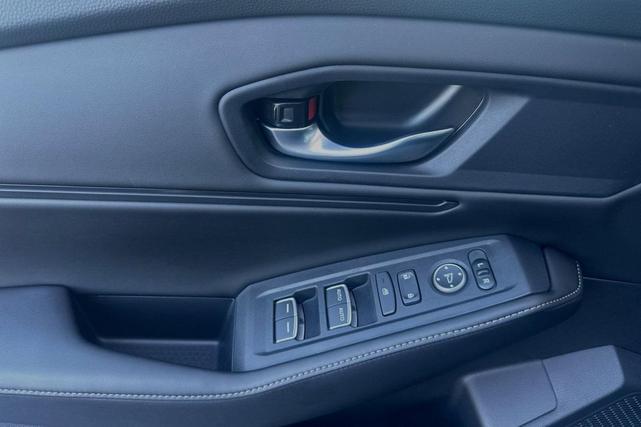 Photo of 2025 Silver Metallic Honda Accord Hybrid