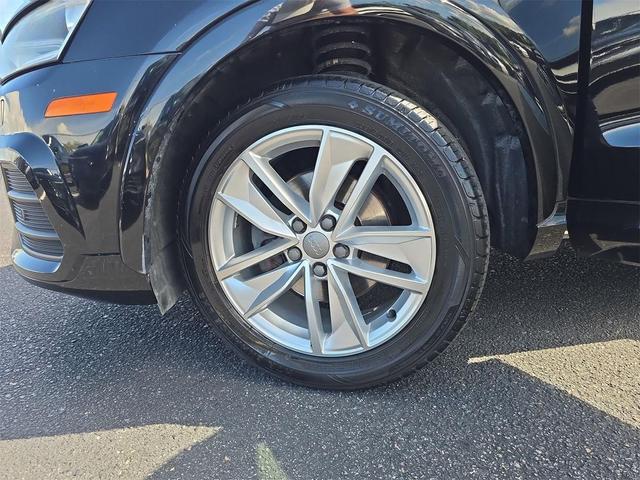 Photo of 2016 Black Metallic Audi Q3