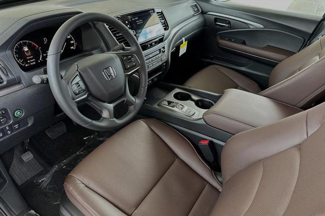 Photo of 2025 Platinum Honda Ridgeline