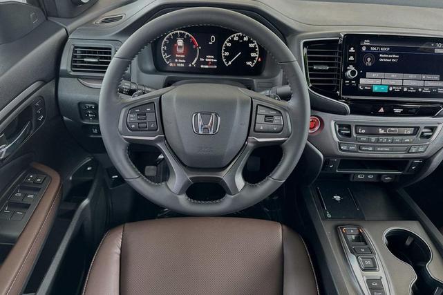 Photo of 2025 Platinum Honda Ridgeline