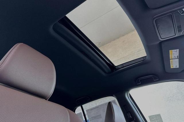 Photo of 2025 Platinum Honda Ridgeline
