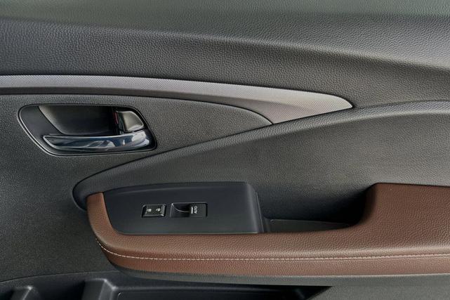 Photo of 2025 Platinum Honda Ridgeline