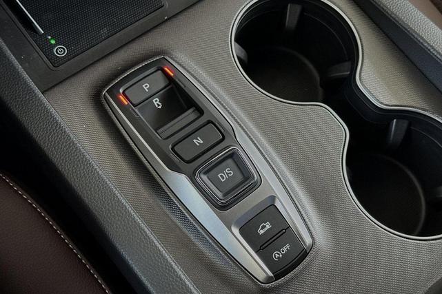 Photo of 2025 Platinum Honda Ridgeline