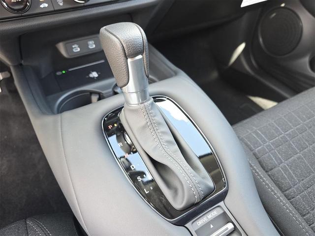 Photo of 2026 Platinum Honda HR-V