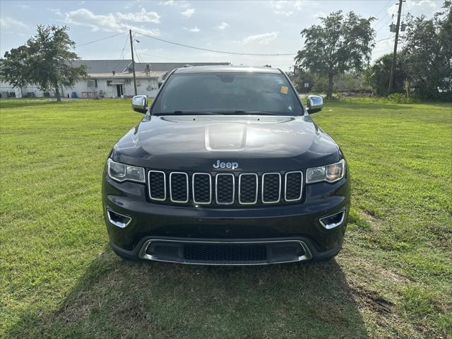 Photo of 2020 Diamond Black Crystal Pearlcoat Jeep Grand Cherokee