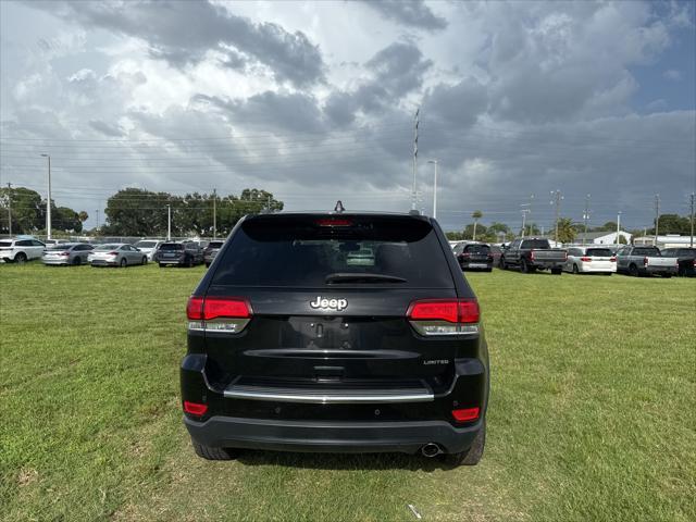 Photo of 2020 Diamond Black Crystal Pearlcoat Jeep Grand Cherokee