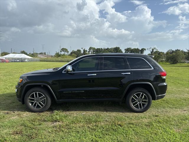 Photo of 2020 Diamond Black Crystal Pearlcoat Jeep Grand Cherokee