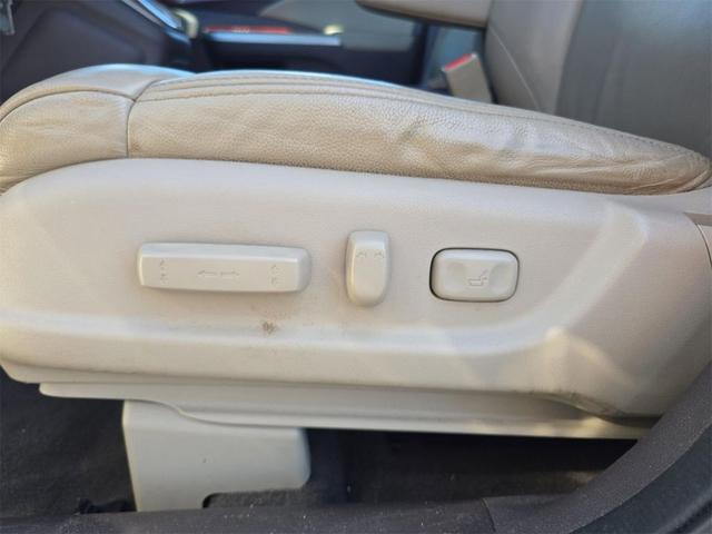 Photo of 2014 White Diamond Pearl Honda CR-V