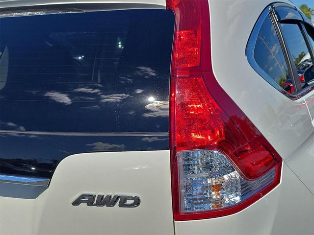 Photo of 2014 White Diamond Pearl Honda CR-V