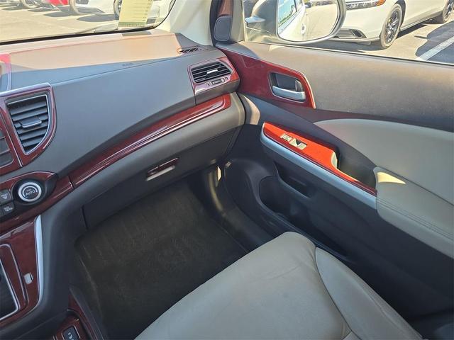 Photo of 2014 White Diamond Pearl Honda CR-V