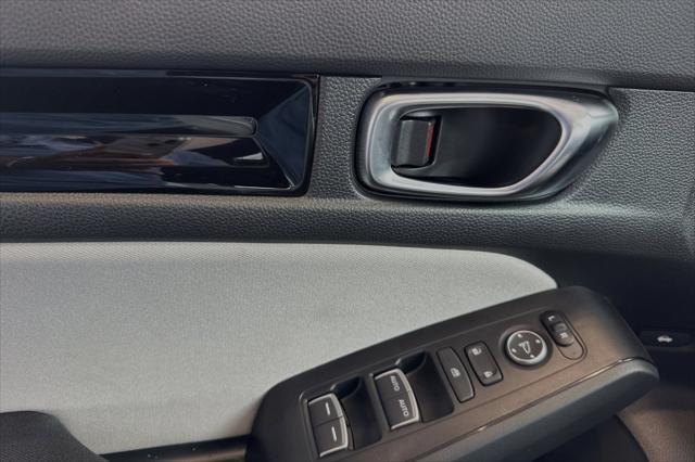 Photo of 2025 Platinum Honda Civic Hybrid