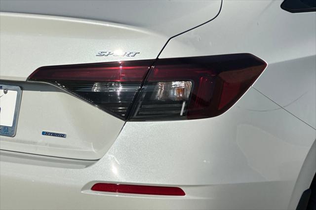 Photo of 2025 Platinum Honda Civic Hybrid