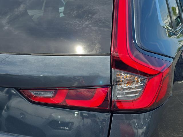 Photo of 2024 sparkle silver metallic Honda CR-V