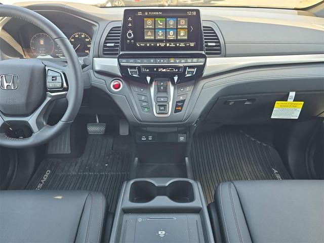 Photo of 2025 Platinum White Pearl Honda Odyssey