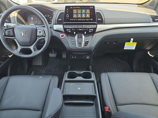 Photo of 2025 Platinum White Pearl Honda Odyssey