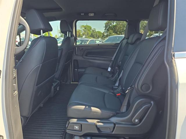 Photo of 2025 Platinum White Pearl Honda Odyssey