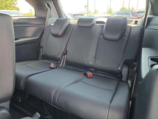 Photo of 2025 Platinum White Pearl Honda Odyssey