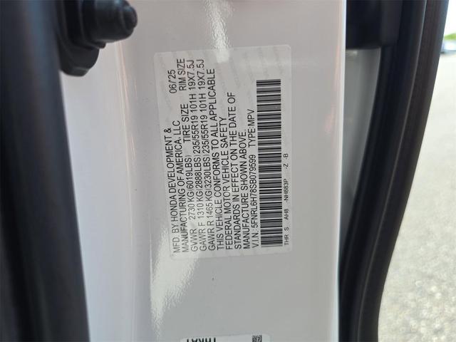 Photo of 2025 Platinum White Pearl Honda Odyssey