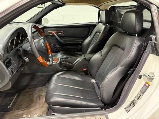 Photo of 2001 Glacier White Mercedes-Benz SLK-Class
