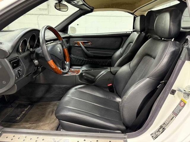 Photo of 2001 Glacier White Mercedes-Benz SLK-Class