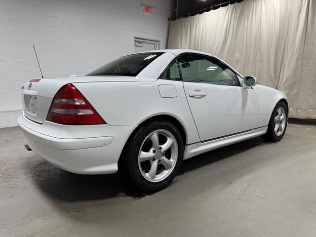 Photo of 2001 Glacier White Mercedes-Benz SLK-Class