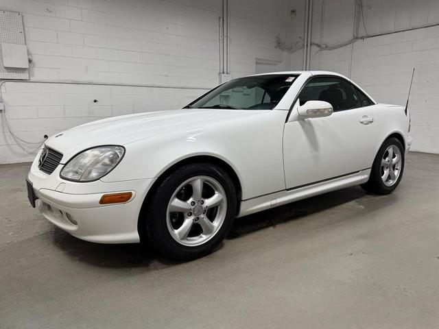Photo of 2001 Glacier White Mercedes-Benz SLK-Class