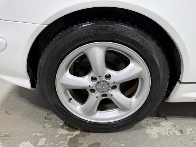 Photo of 2001 Glacier White Mercedes-Benz SLK-Class
