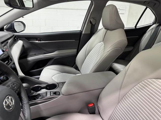 Photo of 2023 Midnight Black Metallic Toyota Camry Hybrid