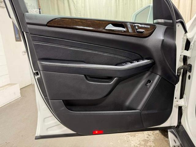 Photo of 2014 Polar White Mercedes-Benz M-Class
