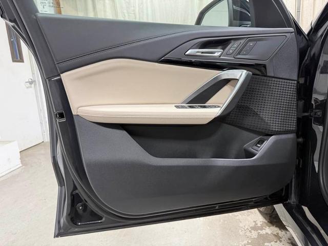 Photo of 2025 Black Sapphire Metallic BMW X1