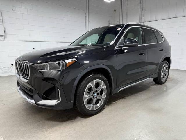 Photo of 2025 Black Sapphire Metallic BMW X1