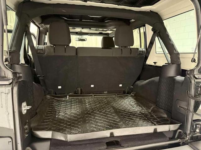 Photo of 2017 Black Clearcoat Jeep Wrangler Unlimited