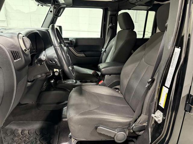 Photo of 2017 Black Clearcoat Jeep Wrangler Unlimited