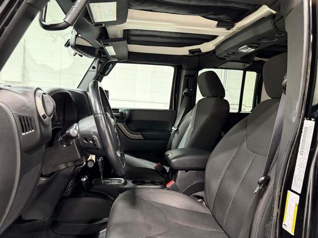Photo of 2017 Black Clearcoat Jeep Wrangler Unlimited