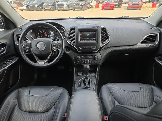 Photo of 2020 Diamond Black Jeep Cherokee