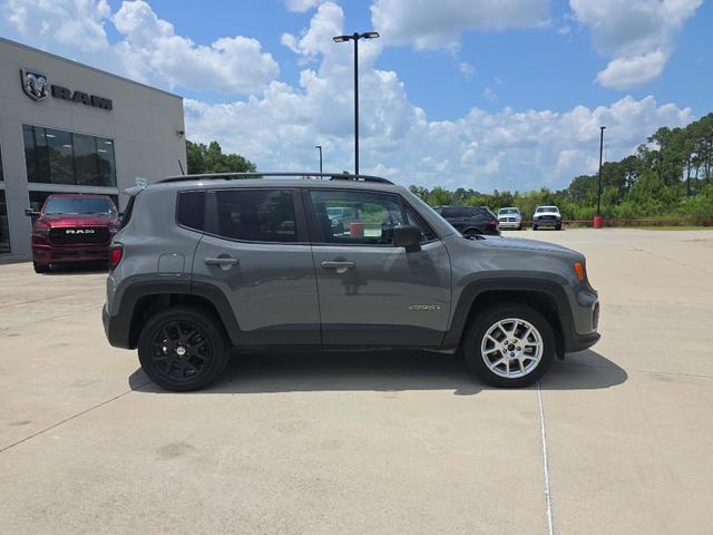 Photo of 2022 Sting Gray Clearcoat Jeep Renegade