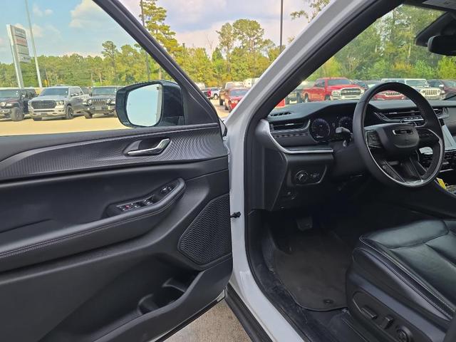 Photo of 2024 Bright White Clearcoat Jeep Grand Cherokee L