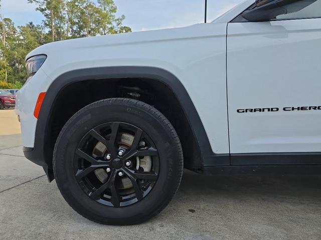 Photo of 2024 Bright White Clearcoat Jeep Grand Cherokee L
