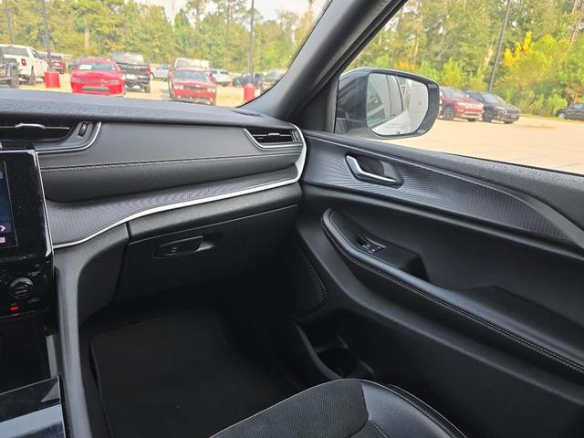Photo of 2024 Bright White Clearcoat Jeep Grand Cherokee L