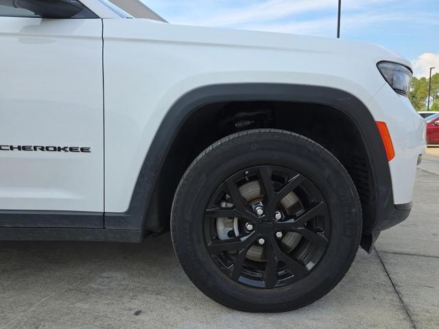 Photo of 2024 Bright White Clearcoat Jeep Grand Cherokee L