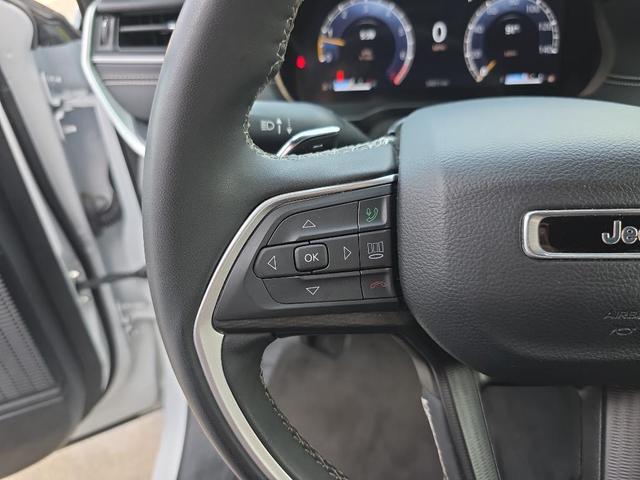Photo of 2024 Bright White Clearcoat Jeep Grand Cherokee L