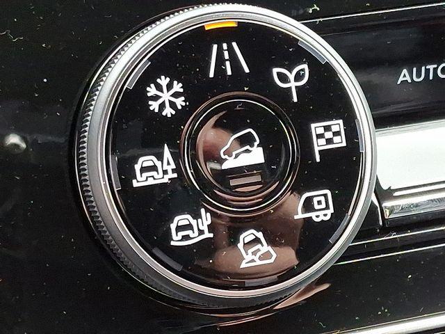 Photo of 2025 Alpine Metallic/Super Black Nissan Armada