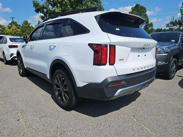 Photo of 2022 Glacial White Pearl Kia Sorento