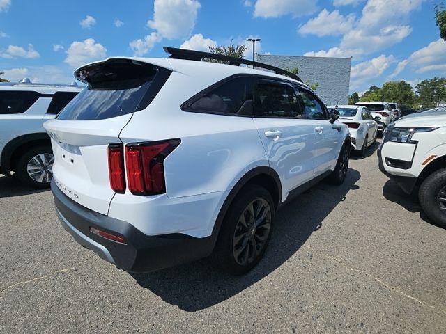 Photo of 2022 Glacial White Pearl Kia Sorento