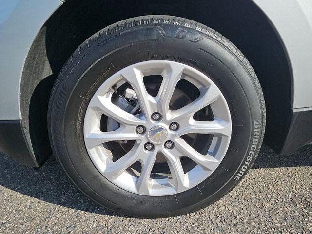 Photo of 2021 Silver Ice Metallic Chevrolet Equinox