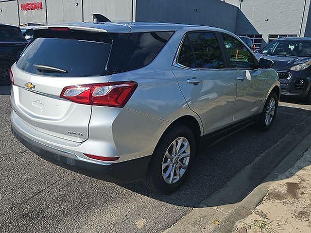 Photo of 2021 Silver Ice Metallic Chevrolet Equinox