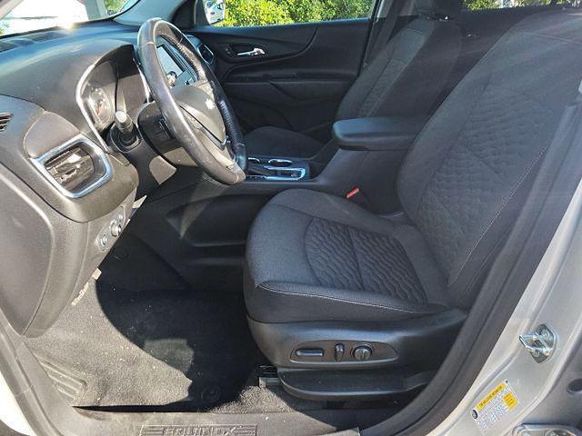 Photo of 2021 Silver Ice Metallic Chevrolet Equinox
