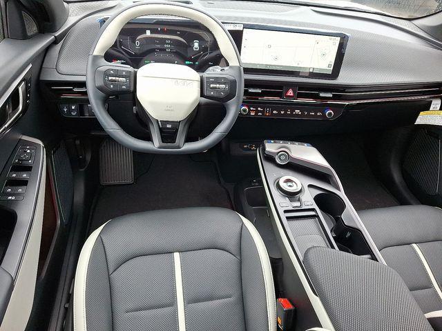 Photo of 2025 Glacier White Pearl Kia EV6
