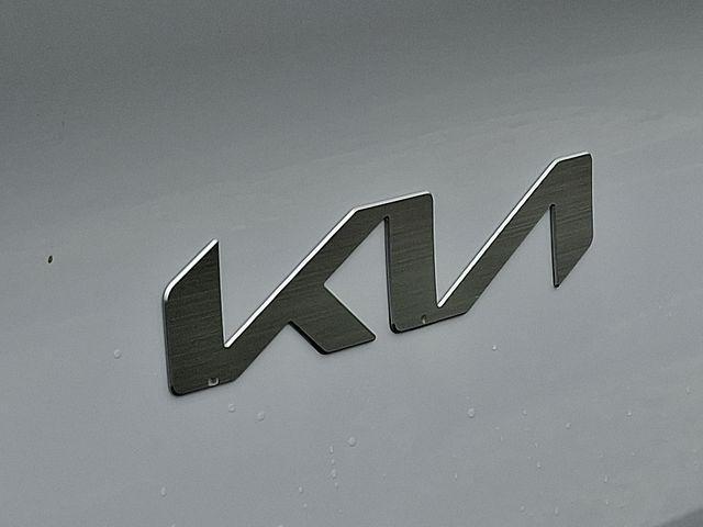Photo of 2025 Glacier White Pearl Kia EV6